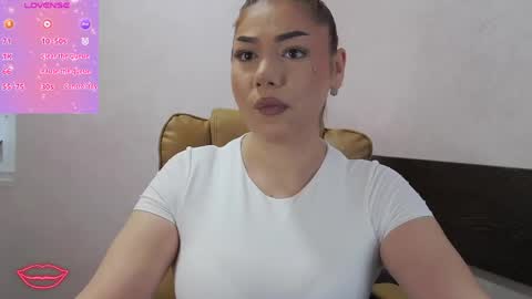 Snapshot of ellabelle_ chatting on 05/10/26, 05:45 Ella online show from 05/10/26, 05:45