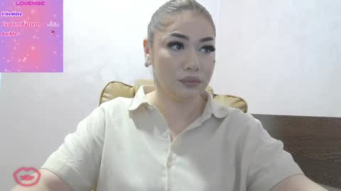 Snapshot of ellabelle_ chatting on 05/24/26, 03:44 Ella online show from 05/24/26, 03:44