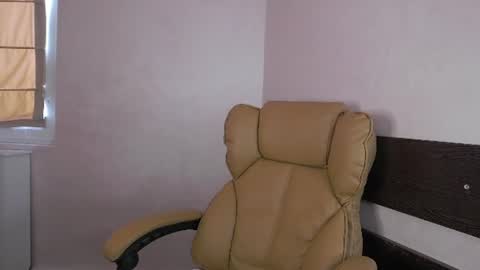 Snapshot of ellabelle_ chatting on 06/10/26, 06:12 Ella online show from 06/10/26, 06:12