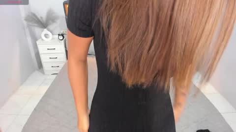Snapshot of ellabrown_ chatting on 05/28/26, 04:10 SINGLE PO online show from 05/28/26, 04:10