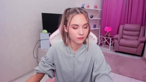 Snapshot of ellacurtis chatting on 04/30/26, 02:07 ellacurtis online show from 04/30/26, 02:07
