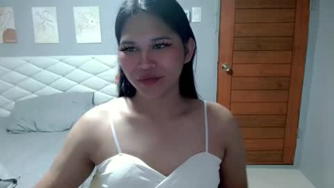 Snapshot of ellaford chatting on 05/19/26, 04:13 EllaFord online show from 05/19/26, 04:13