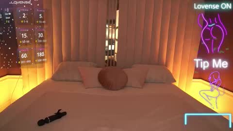 Ella online show from 10/24/25, 09:00