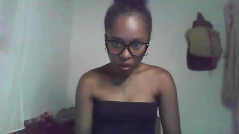 Snapshot of ellah245 chatting on 02/18/26, 05:42 ellah245 online show from 02/18/26, 05:42