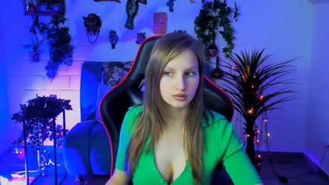 Snapshot of ellahorton chatting on 12/11/24, 03:15 Ella online show from 12/11/24, 03:15