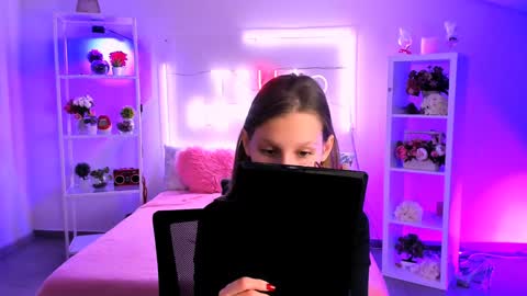 Snapshot of ellahorton chatting on 01/29/25, 12:35 Ella online show from 01/29/25, 12:35