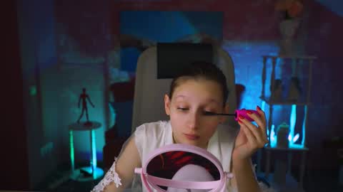 Snapshot of ellahorton chatting on 02/09/25, 04:57 Ella online show from 02/09/25, 04:57