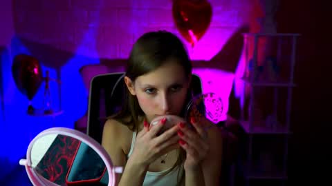 Snapshot of ellahorton chatting on 03/05/25, 12:33 Ella online show from 03/05/25, 12:33