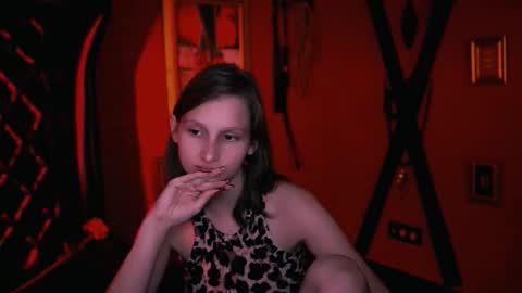 Snapshot of ellahorton chatting on 10/04/25, 12:36 Ella online show from 10/04/25, 12:36