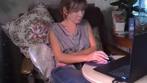 ellajohnsonx online show from 11/14/25, 12:48