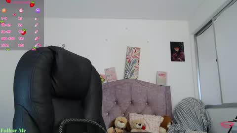 Snapshot of ellajonz chatting on 06/13/26, 10:18 Ella Amoneth online show from 06/13/26, 10:18