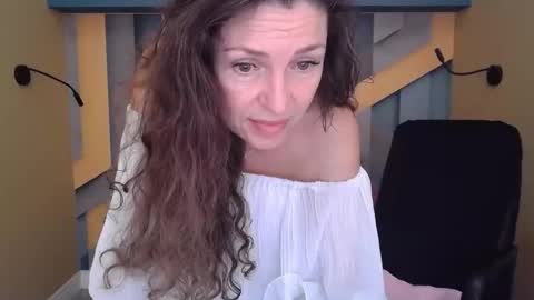 EllaLongs online show from 10/31/25, 01:01