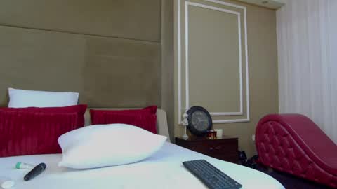 ellalux online show from 05/14/26, 04:52