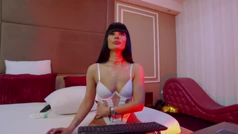 ellalux online show from 05/27/26, 04:31