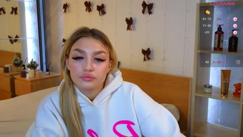 ellamilla online show from 12/24/24, 11:38