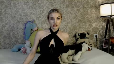 ellamilla online show from 11/10/25, 10:25