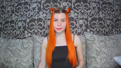 EllaNuar online show from 11/17/25, 02:50