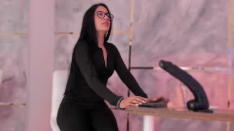  ella  online show from 12/22/25, 11:29