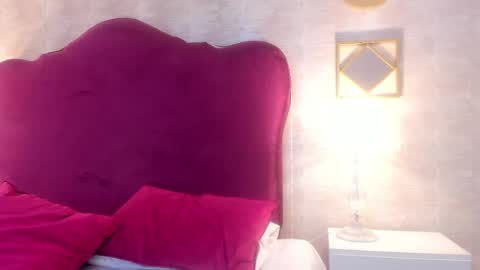 Ella Sanders online show from 04/11/26, 01:10