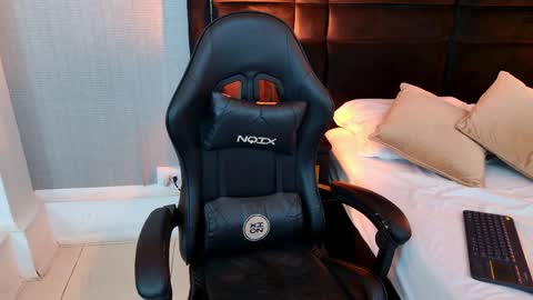 Ella Sanders online show from 04/24/26, 01:52