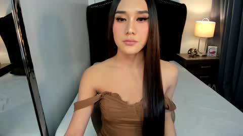 Snapshot of ellats_18 chatting on 12/12/24, 06:31 Sophia online show from 12/12/24, 06:31