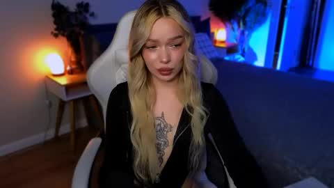 Ella online show from 04/24/26, 05:43