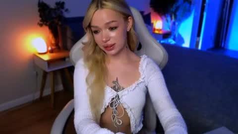 Snapshot of ellatwox chatting on 04/27/26, 05:49 Ella online show from 04/27/26, 05:49