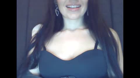 elle010843 online show from 10/18/25, 04:08