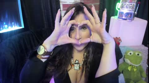 ELLE online show from 01/31/25, 02:15