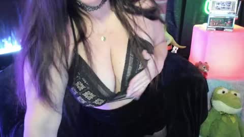 ELLE online show from 11/20/25, 08:08