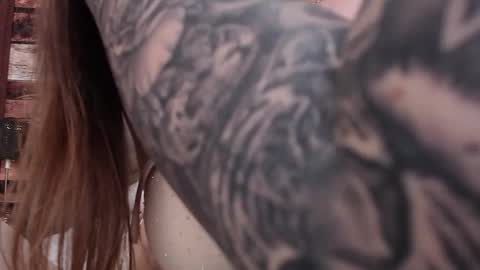 Snapshot of elle_luv chatting on 09/23/25, 03:53 Elle online show from 09/23/25, 03:53