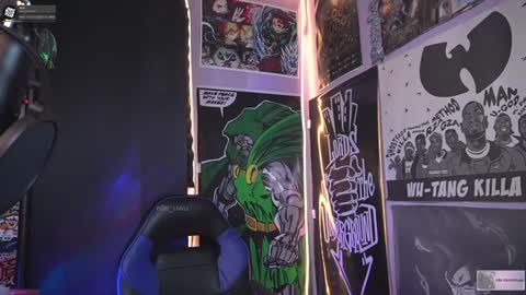 Snapshot of elle_uwu chatting on 01/21/25, 05:16 follow me on instagram . online show from 01/21/25, 05:16