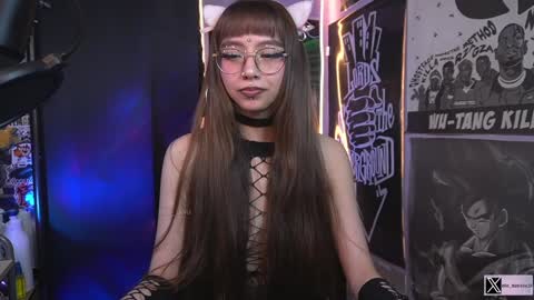 Snapshot of elle_uwu chatting on 01/21/25, 10:51 follow me on instagram . online show from 01/21/25, 10:51