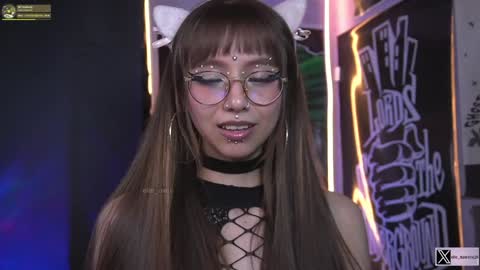 Snapshot of elle_uwu chatting on 01/22/25, 04:55 follow me on instagram . online show from 01/22/25, 04:55