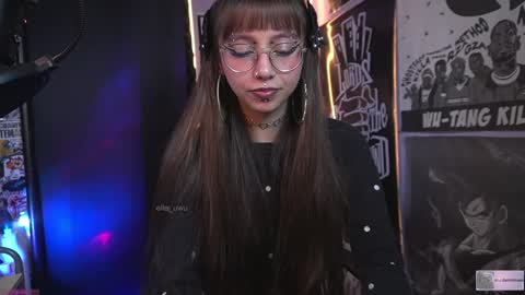 Snapshot of elle_uwu chatting on 02/05/25, 06:35 follow me on instagram . online show from 02/05/25, 06:35