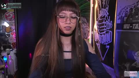 Snapshot of elle_uwu chatting on 09/13/25, 05:02 follow me on instagram . online show from 09/13/25, 05:02