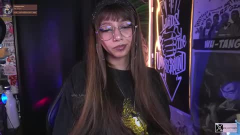 Snapshot of elle_uwu chatting on 09/28/25, 09:31 follow me on instagram . online show from 09/28/25, 09:31