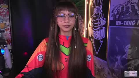 Snapshot of elle_uwu chatting on 10/05/25, 05:44 follow me on instagram . online show from 10/05/25, 05:44