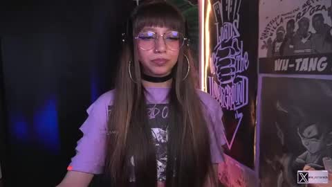 Snapshot of elle_uwu chatting on 10/15/25, 04:51 follow me on instagram . online show from 10/15/25, 04:51