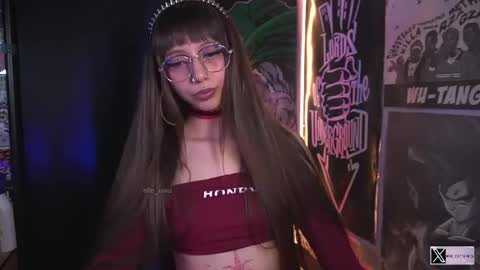 Snapshot of elle_uwu chatting on 10/17/25, 06:10 follow me on instagram . online show from 10/17/25, 06:10