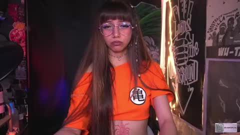 Snapshot of elle_uwu chatting on 11/03/25, 05:03 follow me on instagram . online show from 11/03/25, 05:03