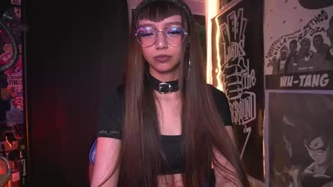 Snapshot of elle_uwu chatting on 11/10/25, 05:45 follow me on instagram . online show from 11/10/25, 05:45