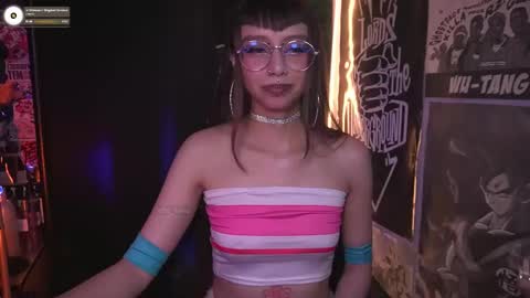 Snapshot of elle_uwu chatting on 11/11/25, 05:02 follow me on instagram . online show from 11/11/25, 05:02