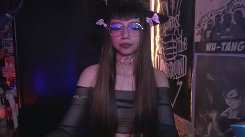 Snapshot of elle_uwu chatting on 11/18/25, 12:38 follow me on instagram . online show from 11/18/25, 12:38