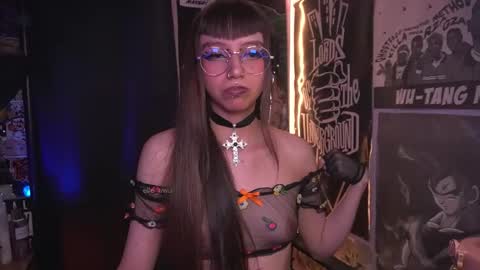 Snapshot of elle_uwu chatting on 11/22/25, 04:28 follow me on instagram . online show from 11/22/25, 04:28