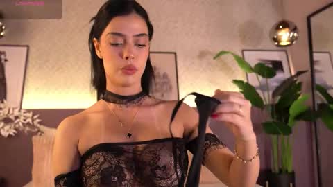 Snapshot of ellediane chatting on 12/22/25, 12:29 Elle Diane online show from 12/22/25, 12:29