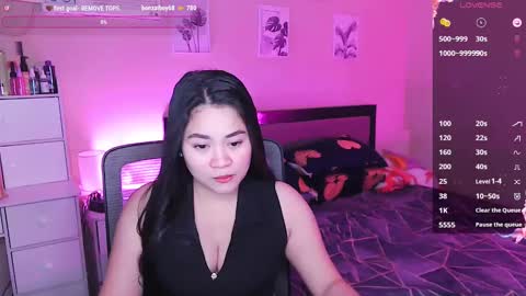 Snapshot of elleelle123 chatting on 01/25/25, 01:43 Ann online show from 01/25/25, 01:43
