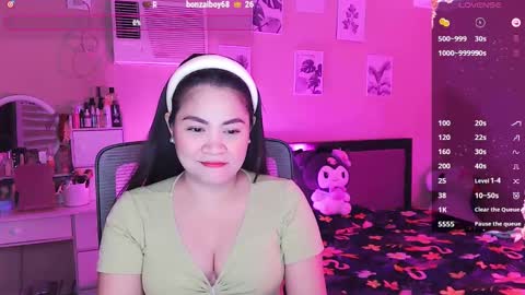 Snapshot of elleelle123 chatting on 02/20/25, 02:18 Ann online show from 02/20/25, 02:18