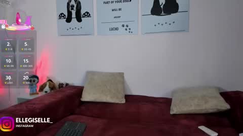 Snapshot of ellegisellee chatting on 09/17/25, 02:57 Yiss online show from 09/17/25, 02:57