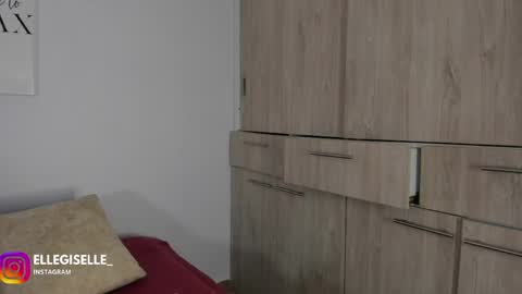 Yiss online show from 04/29/26, 05:55